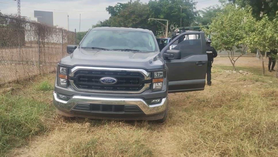 Policías Estatales recuperan en Culiacán camioneta con reporte de robo en Estados Unidos
