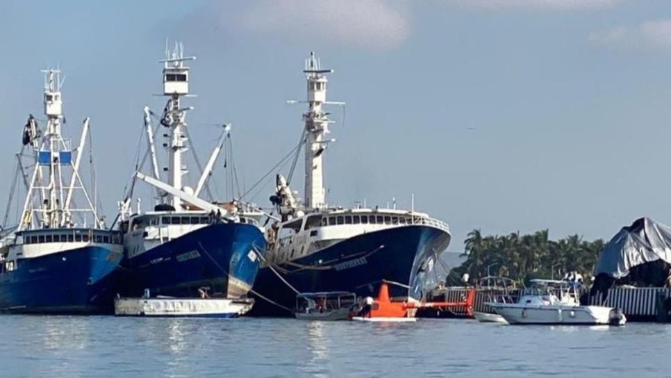 Se desploma helicóptero en canal de navegación de Mazatlán