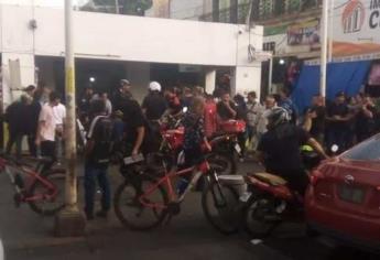 Mujer se lesiona al caer en una alcantarilla del centro de Culiacán 