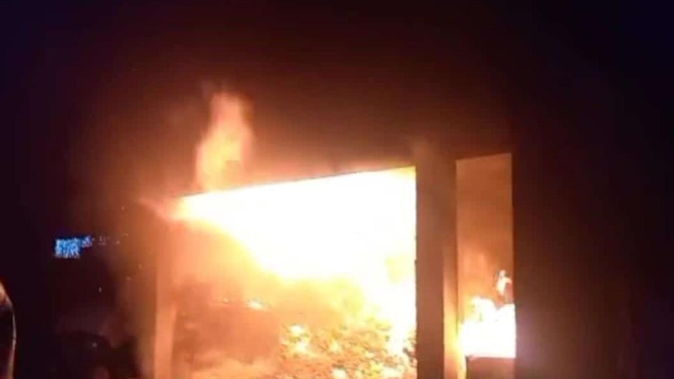 Una mujer y dos niños son rescatados de un incendio en Culiacán