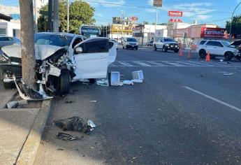 Dos vehículos terminan con daños tras accidente en la colonia Jorge Almada en Culiacán