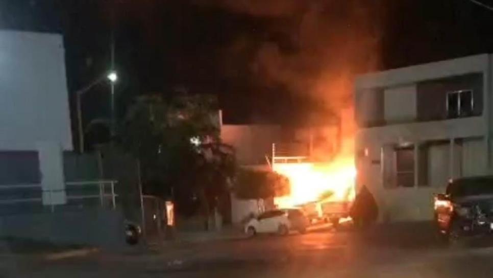Dos camionetas quedaron destrozadas en una marea de fuego en Culiacán 