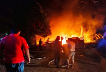 Nochebuena en Mazatlán deja un auto incendiado y 2 casas calcinadas: Protección Civil