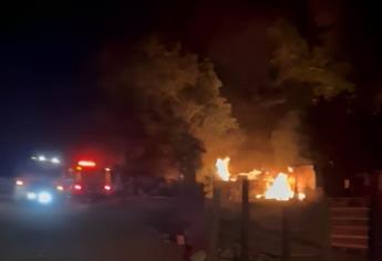 Incendio deja a dos familias sin hogar en plena Nochebuena en Ahome