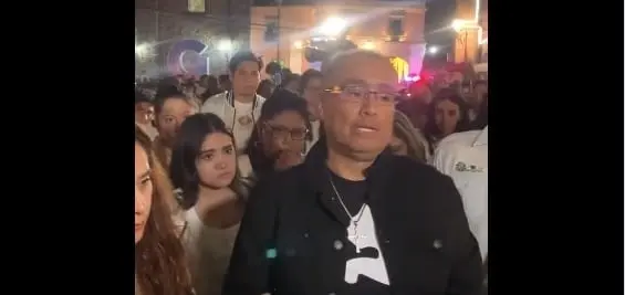 El padre de familia al realizar el pase de lista de los jóvenes asesinados.