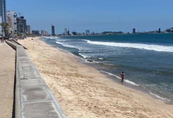 Playas de Mazatlán sí son aptas para bañistas; alcalde asegura que no están contaminadas