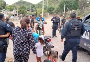 ¡Más sorpresas para niñas y niños de Badiraguato! Elementos de Seguridad regalan juguetes y dulces 
