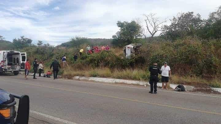 Una niña y dos adultos lesionados, el saldo de una volcadura en El Rosario 