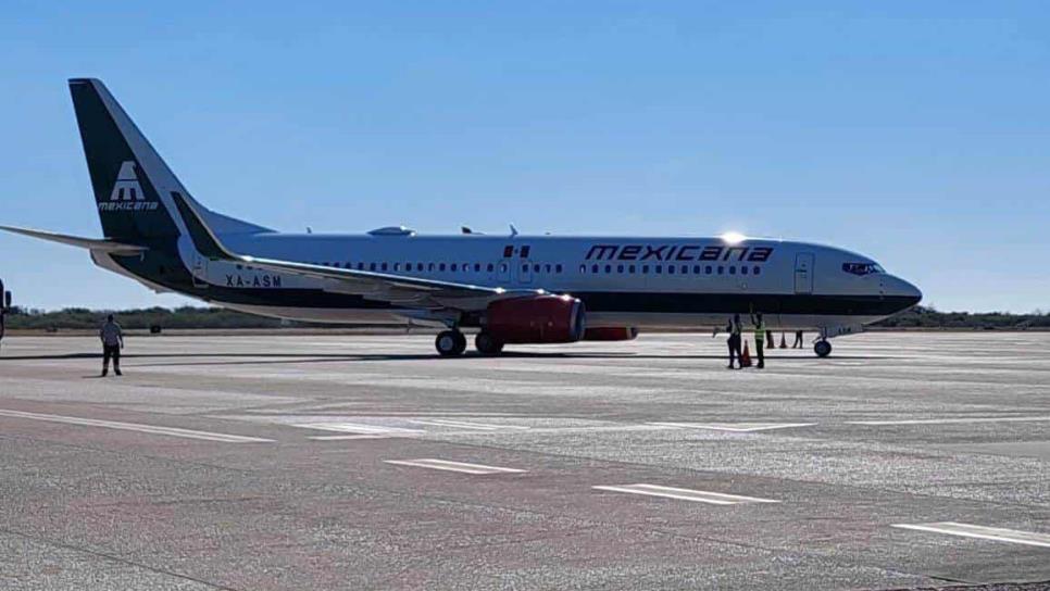 Con retraso de hora y media, aterriza primer vuelo de Mexicana de Aviación en Mazatlán 