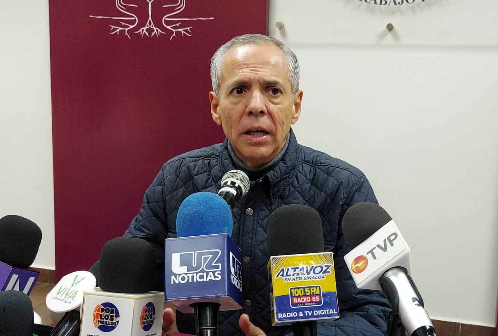 Finalmente, el edil coincidió con el Secretario del Ayuntamiento, Genaro García Castro, quien señaló urgente reformar la ley.