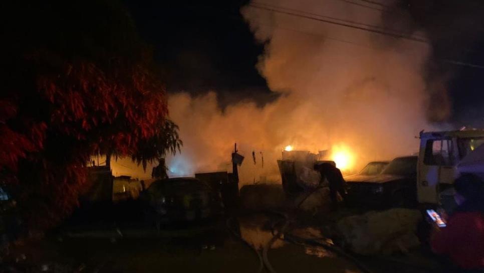 Entregan apoyos para la reconstrucción de casas quemadas por pirotecnia en Mazatlán