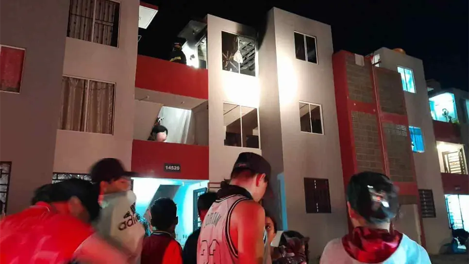Vecinos salieron para ayudar a las personas afectadas.