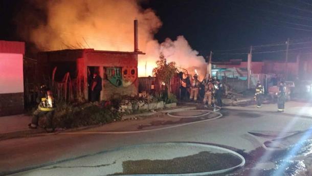 Se quema casa de madera en Valles del Ejido en Mazatlán