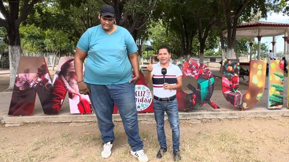 Qué número calza el hombre más alto de Sinaloa y cómo maneja su vehículo | VIDEO