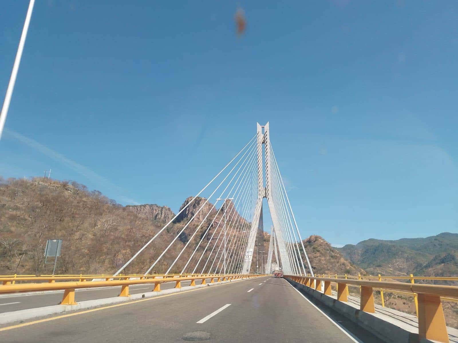 Restablecen circulación en la Mazatlán-Durango tras cierre por accidente