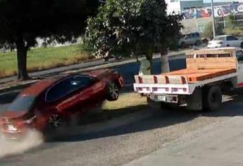 Muere hombre tras ser arrollado y aplastado contra una palma en Culiacán