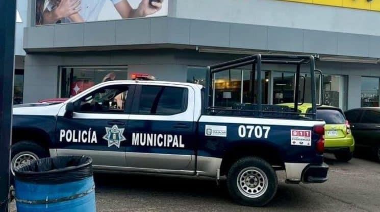 Ladrón con sombrero de palma asalta tienda departamental y se lleva 20 mil pesos en Culiacán 