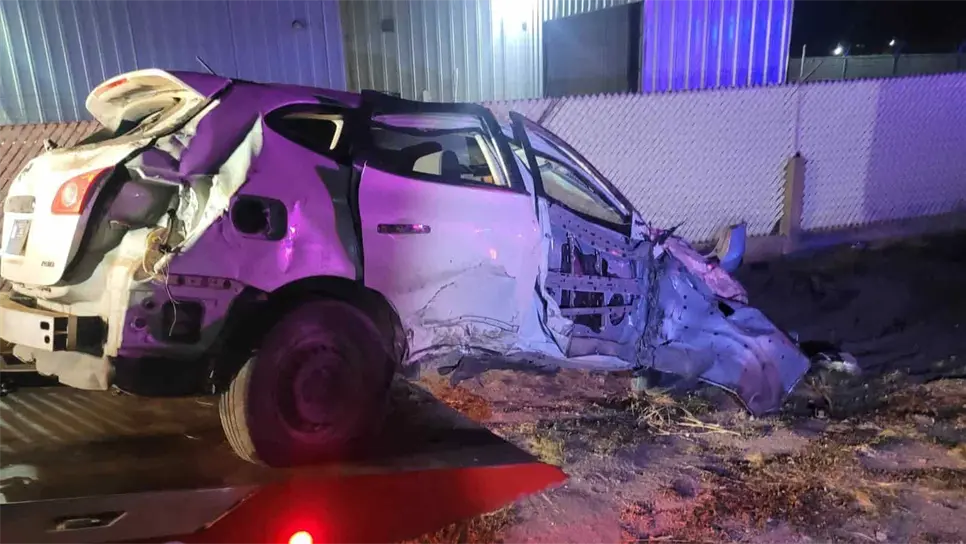 Así quedó la unidad en donde viajaba la familia.