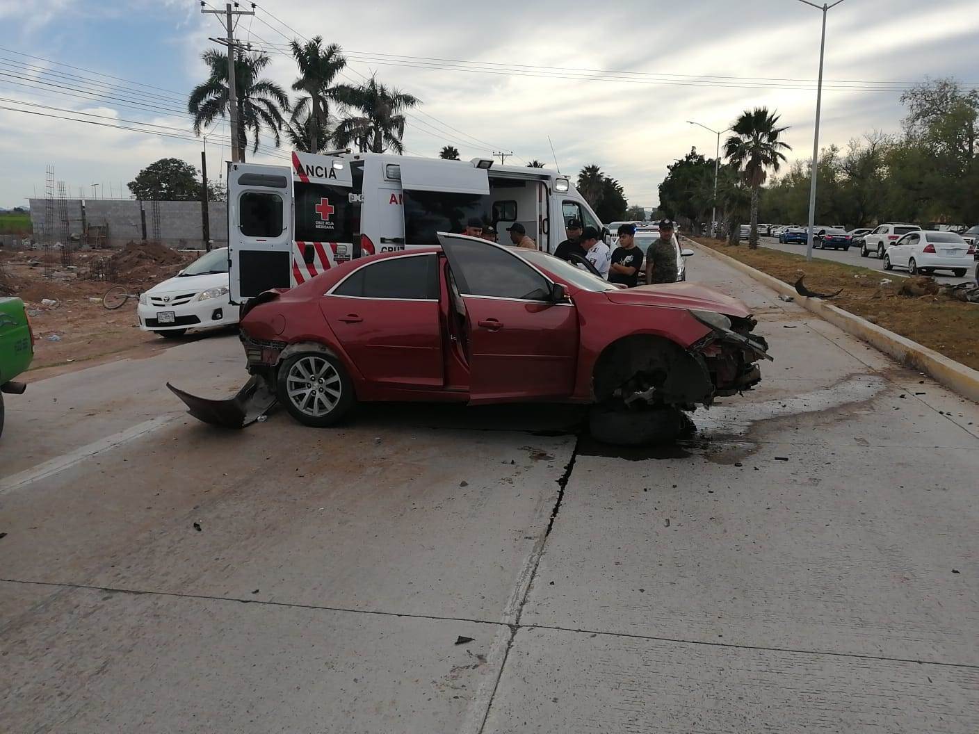 El accidente sucedió por la carretera Los Mochis - Topolobampo, cerca del entronque con la carretera al ejido Nueve de Diciembre. FOTO: Cortesía.