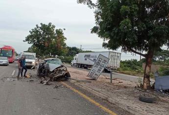 Conductor termina lesionado tras chocar contra un señalamiento en Mazatlán