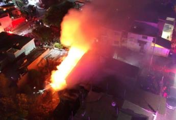 En pleno Año Nuevo, se incendian dos viviendas y una casa de empeño en Culiacán