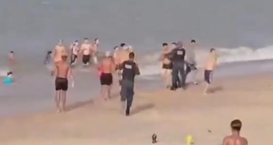 Ladrón roba en playa de Brasil y así reaccionaron los bañistas |VIDEO