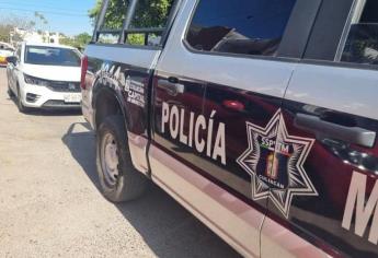 Joven es detenido por agentes preventivos en Culiacán; traía fajada una pistola calibre 45