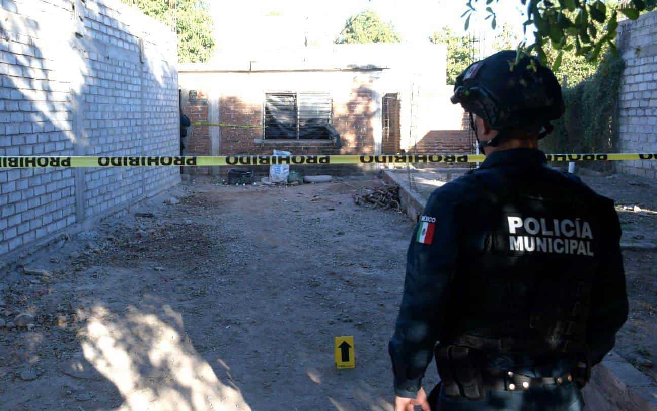 Tras las diligencias, el cuerpo fue llevado a una funeraria local de ciudad de Guamúchil, Salvador Alvarado.