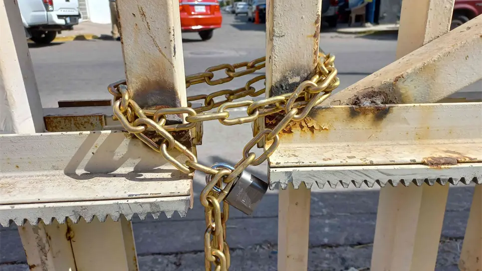 Trabajadores de la UAdeO toman instalaciones del campus Culiacán en contra del nuevo Rector