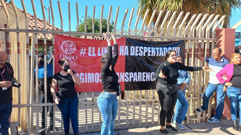 Amenazan con navaja a manifestantes en contra del nombramiento de rector de la UAdeO