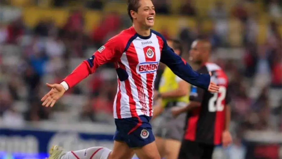 «Chicharito»vuelve al futbol mexicano tras 14 años de ausencia.