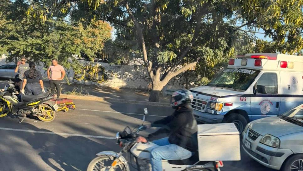 Motociclista se impacta contra una camioneta al norte de Mazatlán