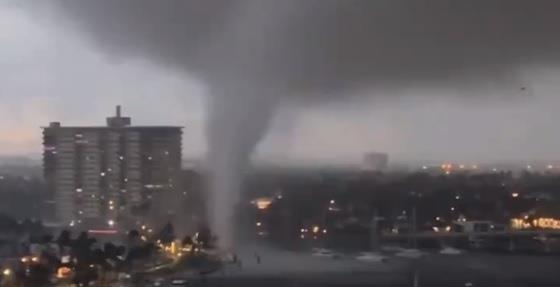 Tornado toca tierra en Fort Lauderdale y deja cuantiosos daños |VIDEO