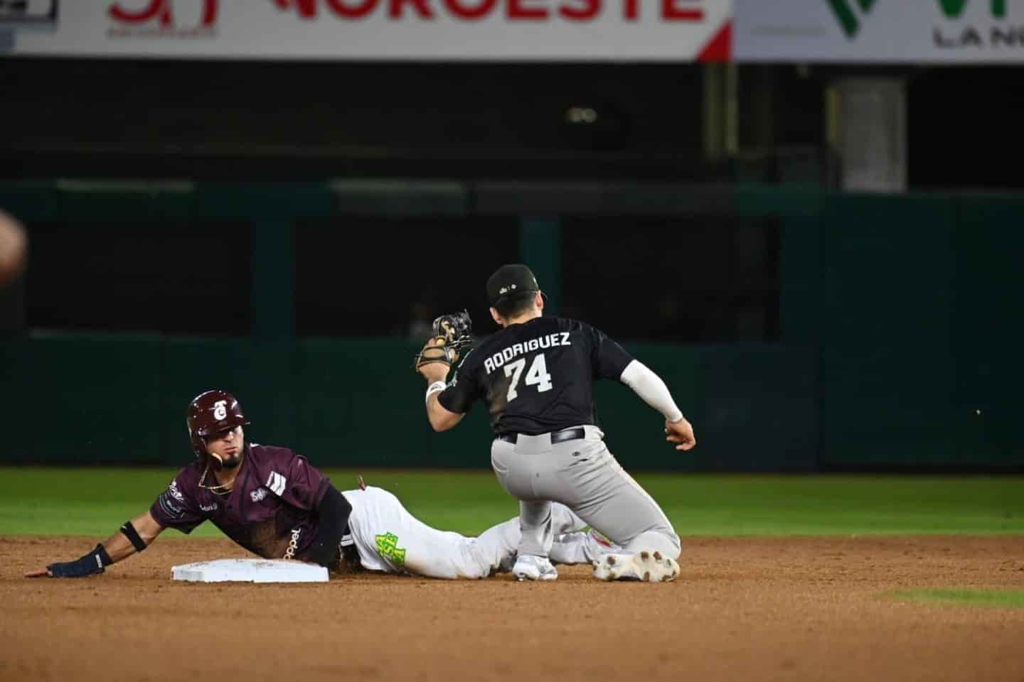 Los aficionados de la Fuerza Verde mostraron su apoyo al equipo tras quedar eliminados.
