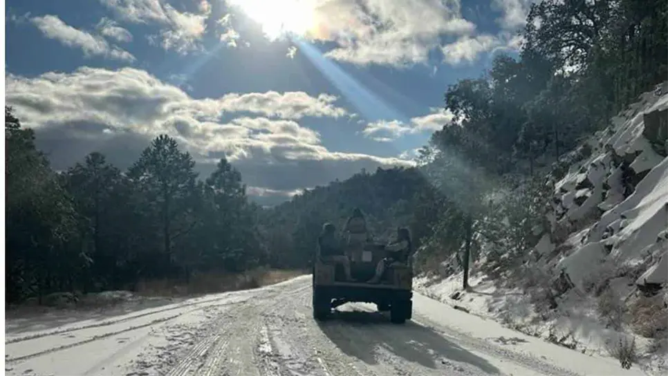 En Sonora mantienen cerrados tramos carreteros por las nevadas en la sierra. FOTO: PC Sonora