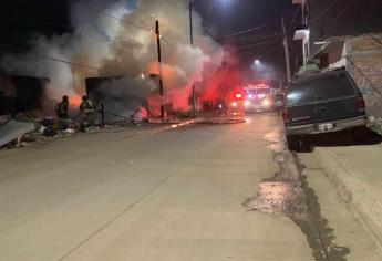 Incendio consume una vivienda abandonada en Mazatlán