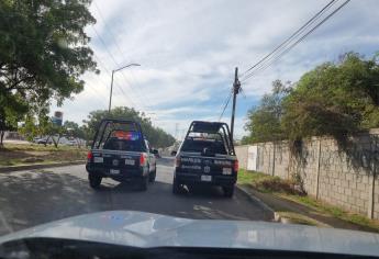 A plena luz del día despojan una camioneta cerca de San Pedro, Navolato 