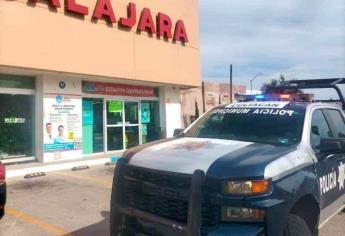 Despojan vehículo en la colonia San Rafael, en Culiacán 