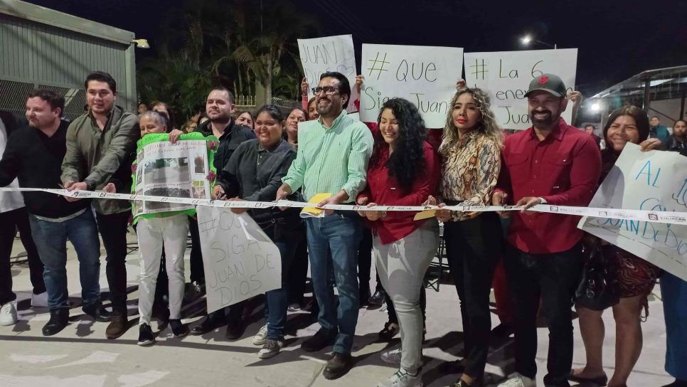 Gámez Mendívil entrega la pavimentación de la calle Rey Gaspar, en la Colonia 6 de enero