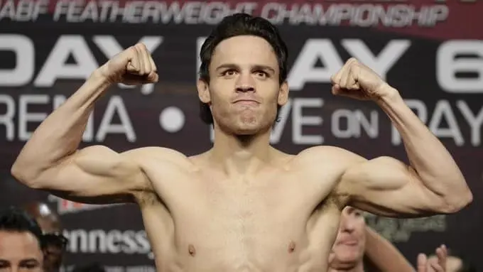 El peleador sinaloense está a la espera de su juicio por el arma de fuego sin número de serie