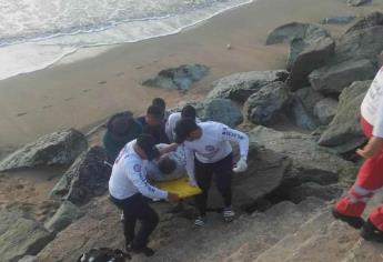 Adulto mayor cae a la zona de las rocas en Mazatlán