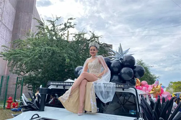 Con gran alegría, música de banda y coloridas pancartas realizan segunda manifestación del Carnaval de Mazatlán Con gran alegría, música de banda y coloridas pancartas realizan segunda manifestación del Carnaval de Mazatlán