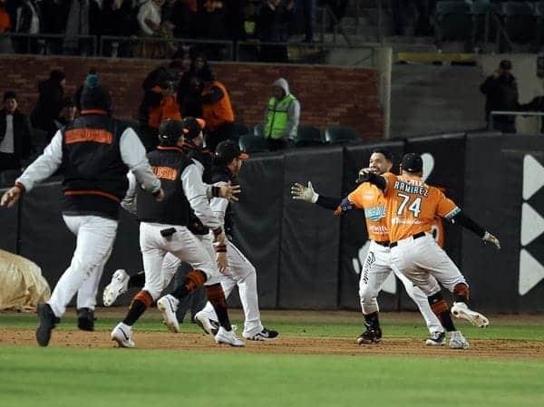 Naranjeros gana dramático juego ante Águilas y se adelanta en semis