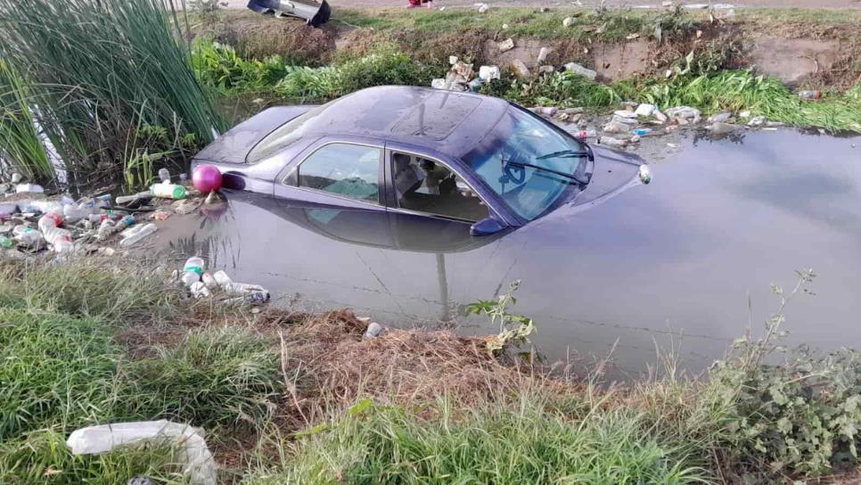 Una joven perdió el control y terminó dentro de un canal de riego en la sindicatura de El Burrión