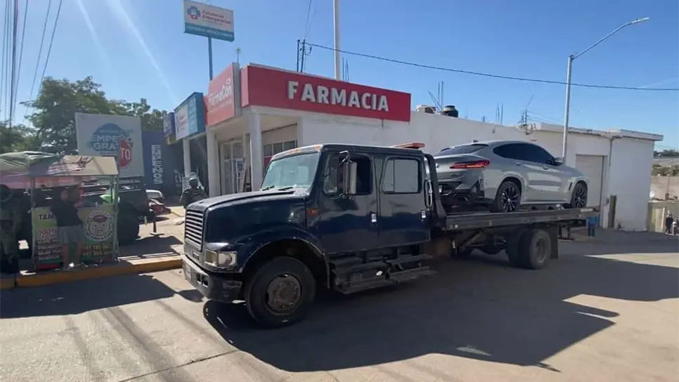 Aseguran camioneta de lujo y armas tras operativo en la Renato Vega en Culiacán. | FOTO: Luz Noticias.