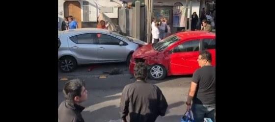 Impresionante choque de vehículo con metrobús en la CDMX |VIDEO