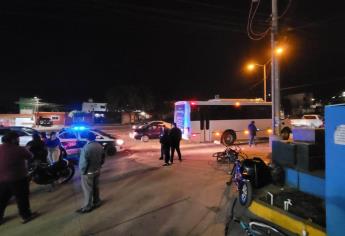 Motociclistas resultan heridos tras impactase contra un camión urbano en Mazatlán