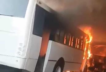 Se incendia camión urbano en taller mecánico de Mazatlán