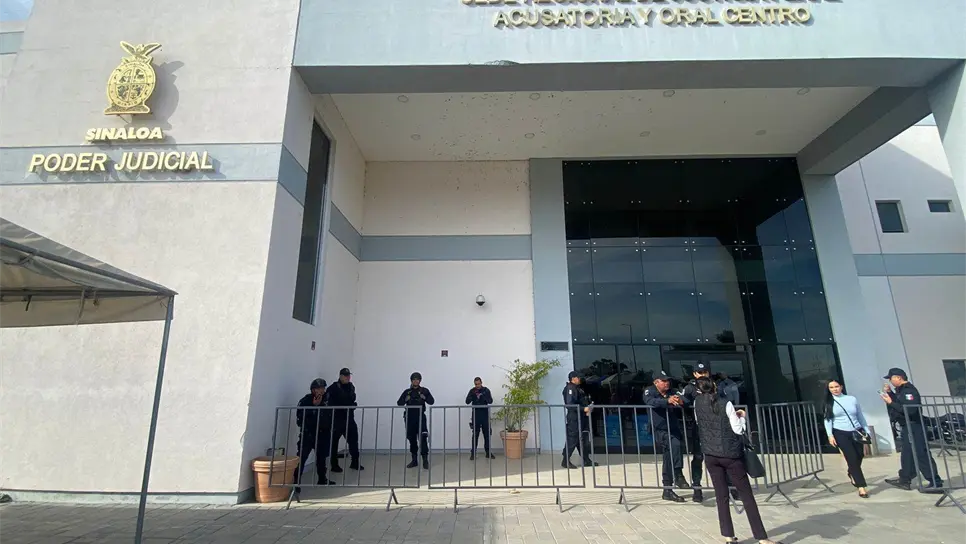 Difieren audiencia de la UAS por compra irregular de equipos de cómputo. |FOTO: Luz Noticias.