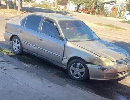 Dejan a pie a una mujer; le roban su vehículo en el sector Barrancos de Culiacán